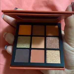 Huda Beauty topaz